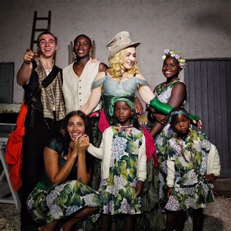 Madonna Poses With All 6 Kids in Rare Family Photo From Italian ...